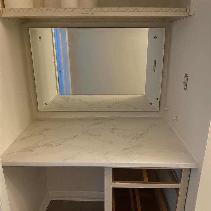 Recessed mirror niche